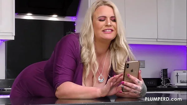 Big Woman with Juicy Pussylips Makes You CUM at Plumperd