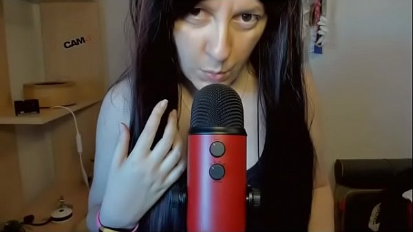 Give me your cock inside my mouth! Saliva and mouth games and sounds in Asmr with Blue Yeti
