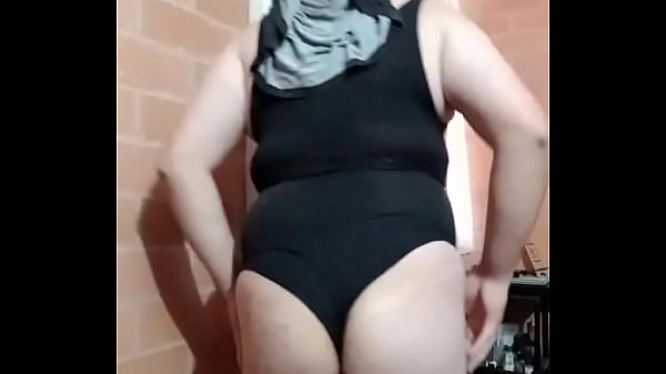 The executive Liseth naked, in a bodysuit and with her wet penis