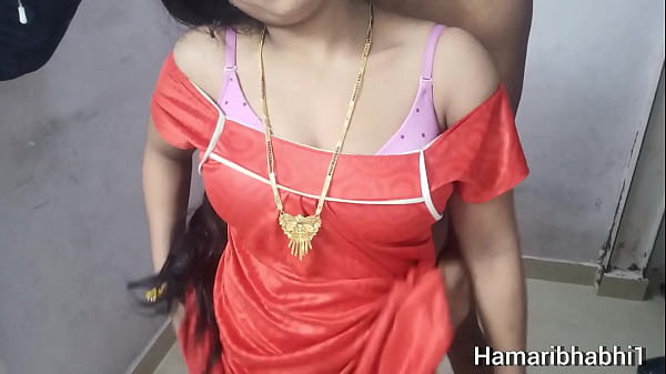 Indian Desi Hot Bhabhi Devar Ki Baat Karte Hue Chudai. Indian Desi Hindi Talking BF Video.